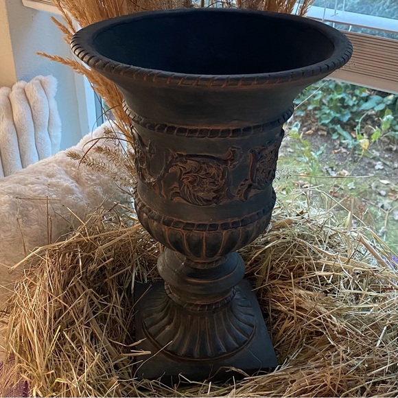 Gorgeous Quality Large Vintage Planter Live/Silk Topiary,Plants Or Dried Floral - Picture 3 of 14